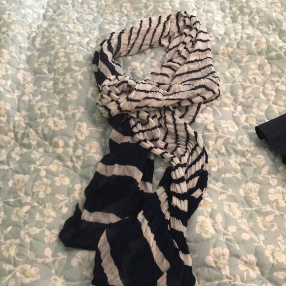 Scarf - Picture 2 of 3
